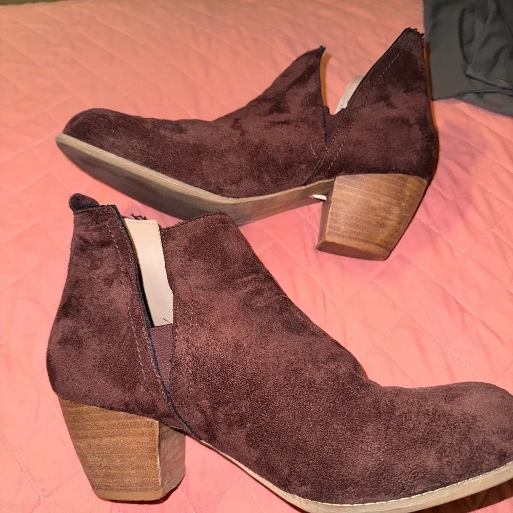 Women's Suede Ankle Boots - Picture 1 of 3